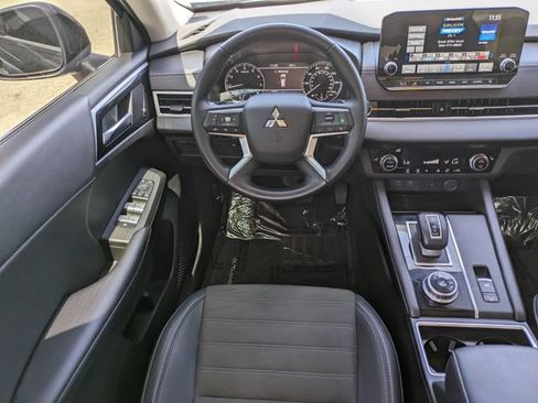 Used 2024 Mitsubishi Outlander SE Black Edition FWD image 16