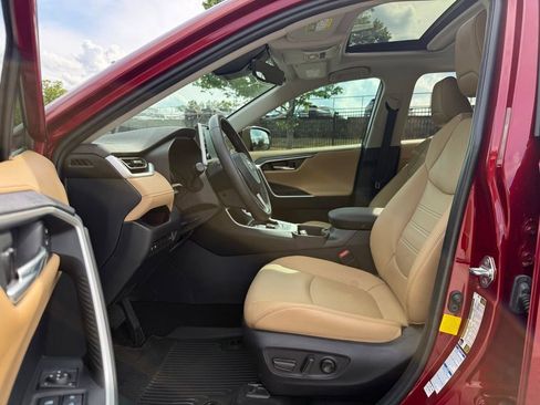 Used 2022 Toyota RAV4 Limited AWD/4WD image 26