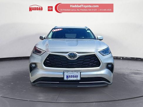Used 2021 Toyota Highlander XLE AWD/4WD image 9