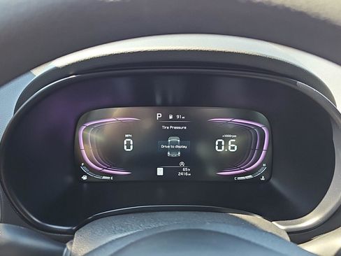 Used 2025 Kia Soul LX w/ LX Technology Package FWD image 9