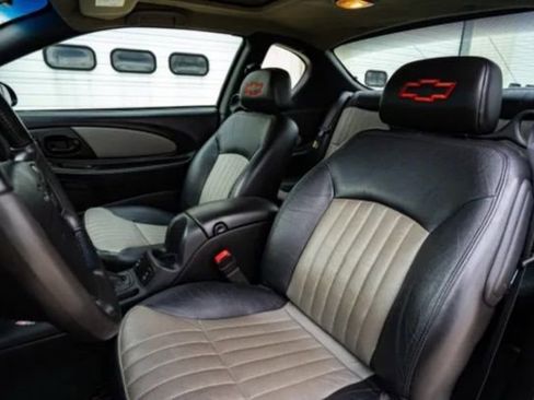 Used 2002 Chevrolet Monte Carlo SS w/ Pace Car Replica Pkg FWD image 9