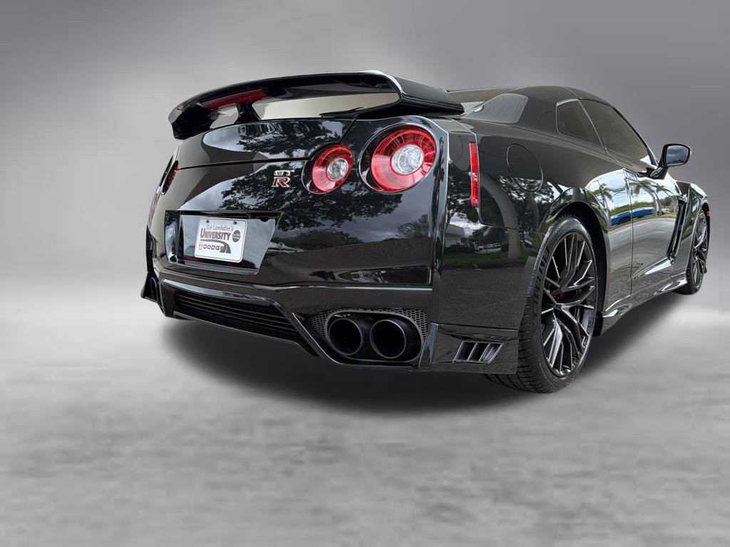 Used 2021 Nissan GT-R Premium AWD/4WD image 23