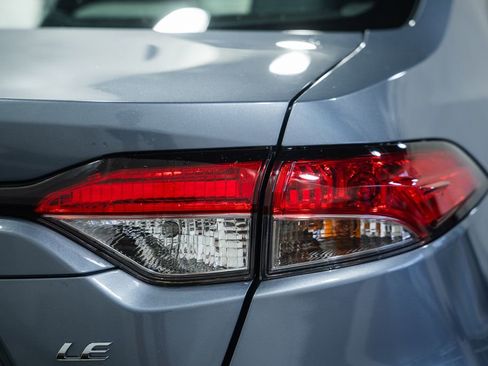 Used 2024 Toyota Corolla LE w/ LE Convenience Package FWD image 6