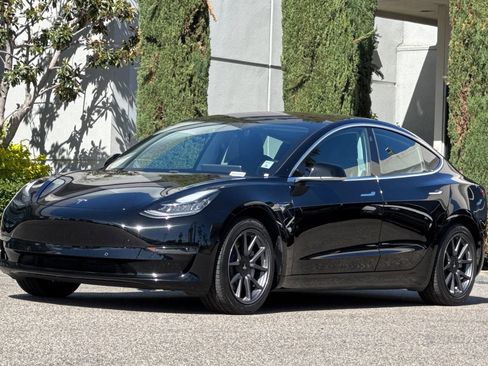 Used 2018 Tesla Model 3 Long Range RWD image 8