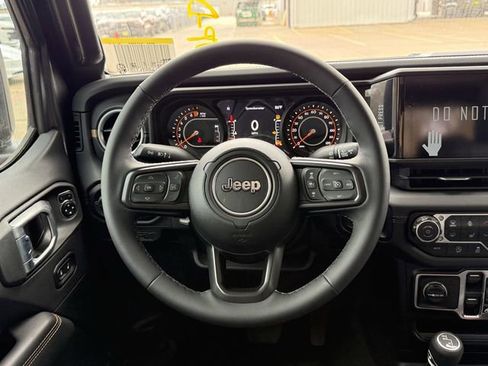 New 2026 Jeep Gladiator Sport AWD/4WD image 17