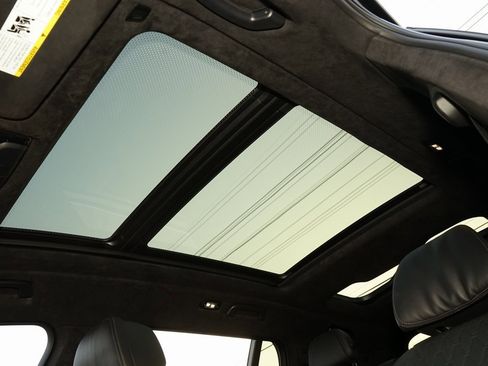 Used 2021 BMW X7 M50i image 20