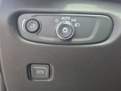 Used 2024 Chevrolet Blazer LT w/ Sound & Technology Package FWD image 18