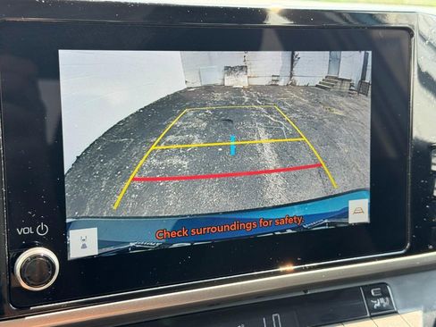 Certified 2025 Toyota Camry Hybrid image 22