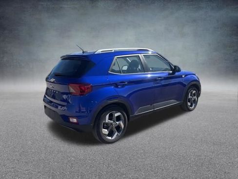 Used 2025 Hyundai Venue SEL image 4