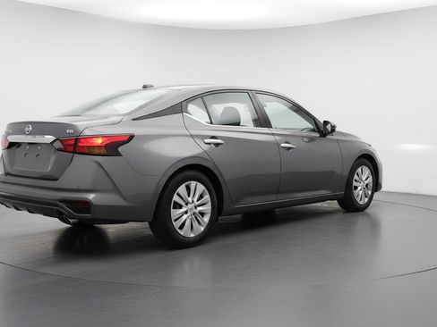 Used 2025 Nissan Sentra S FWD image 9