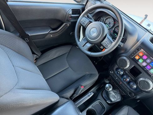 Used 2017 Jeep Wrangler Unlimited Sport w/ Connectivity Group AWD/4WD image 15