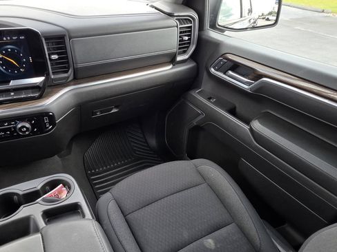 Used 2025 Chevrolet Silverado 1500 LT AWD/4WD image 19
