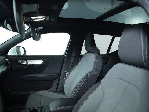 Used 2024 Volvo XC40 B5 Core image 21