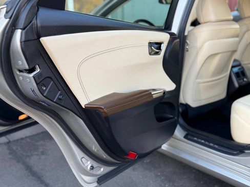 Used 2014 Toyota Avalon Limited image 35