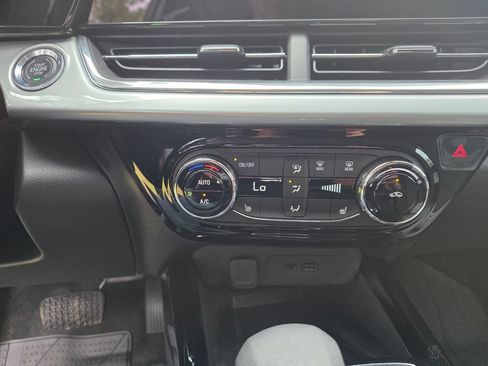 New 2026 Chevrolet Trax LT w/ Sunroof Package FWD image 31