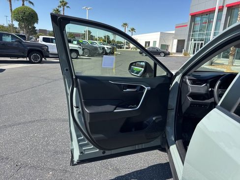 Used 2020 Toyota RAV4 XLE w/ Convenience Package AWD/4WD image 11