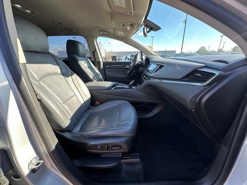 Used 2018 Buick Enclave Essence image 29