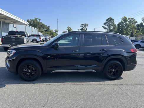Used 2024 Volkswagen Atlas Peak Edition SE AWD/4WD image 4