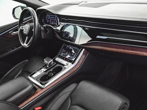 Used 2020 Audi Q8 Prestige AWD/4WD image 40