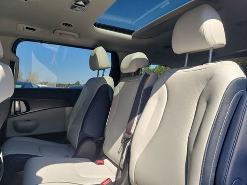 New 2026 Kia Carnival SX Prestige FWD image 8