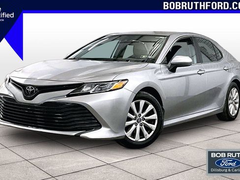 Used 2020 Toyota Camry LE image 1