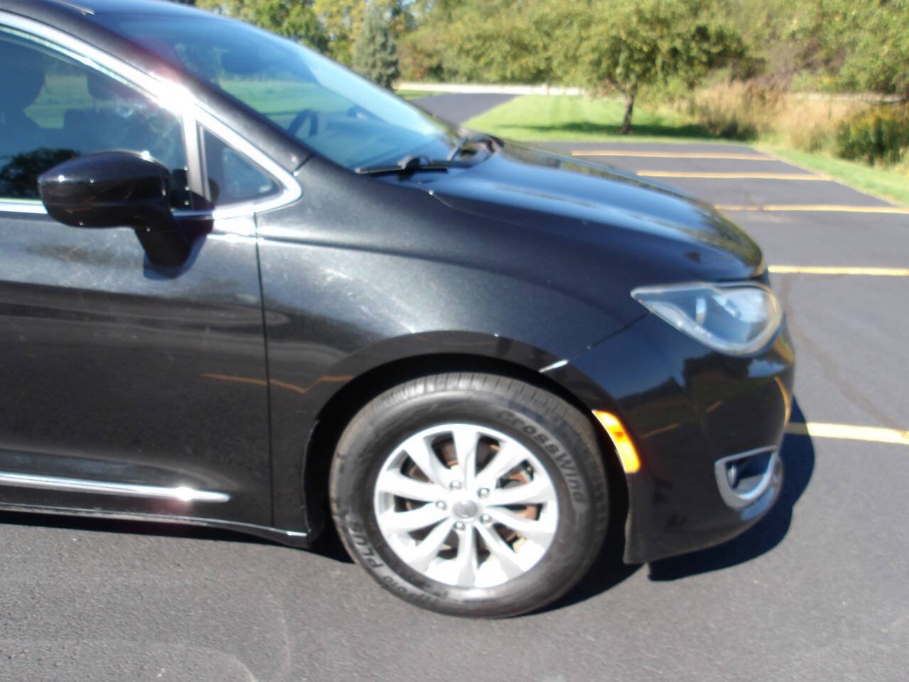 Used 2018 Chrysler Pacifica Touring-L FWD image 30