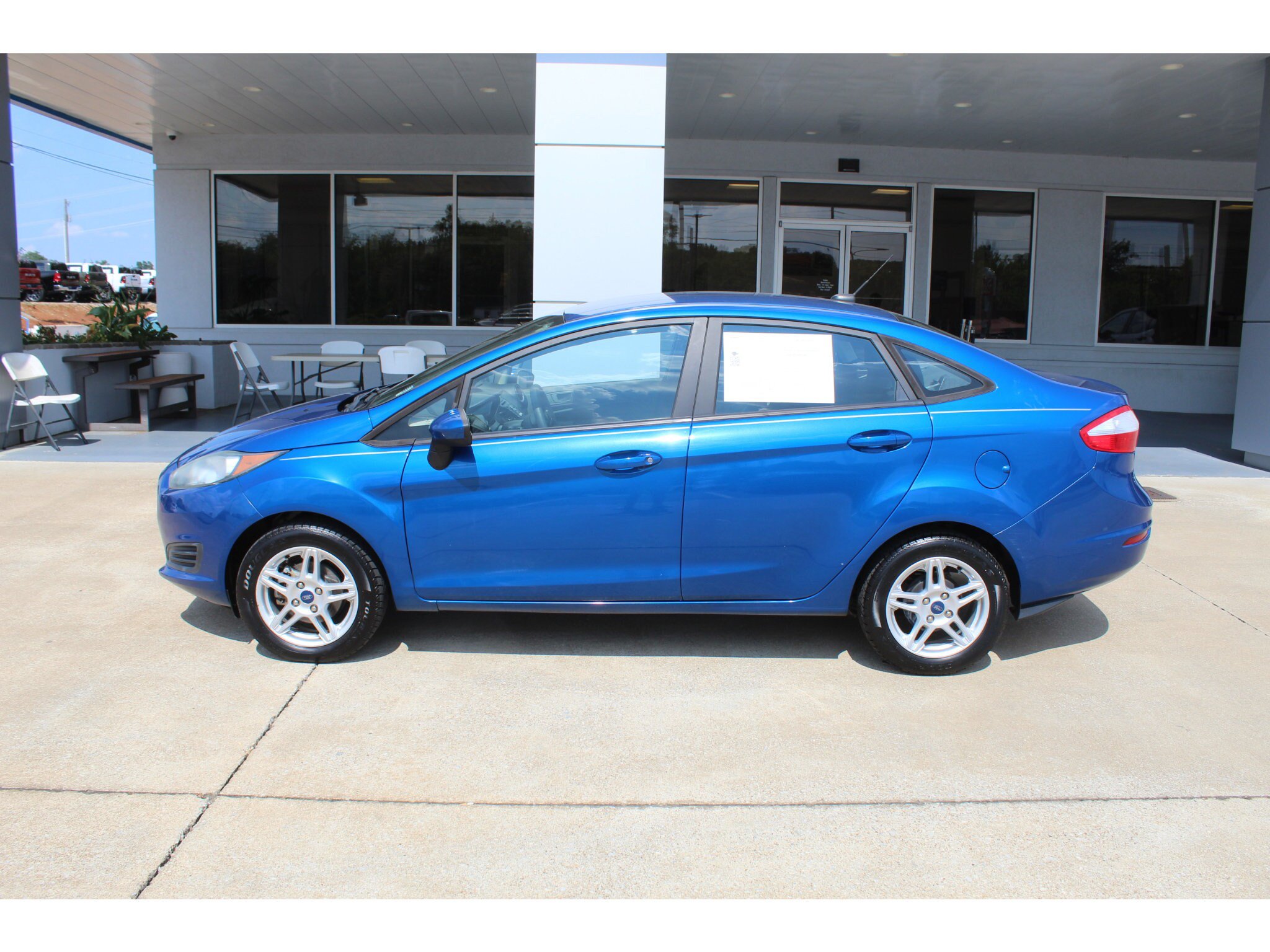 Used 2019 Ford Fiesta SE FWD image 2