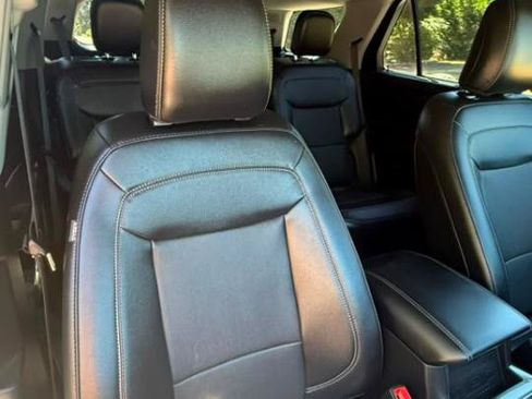 Used 2024 Ford Explorer Limited AWD/4WD image 2