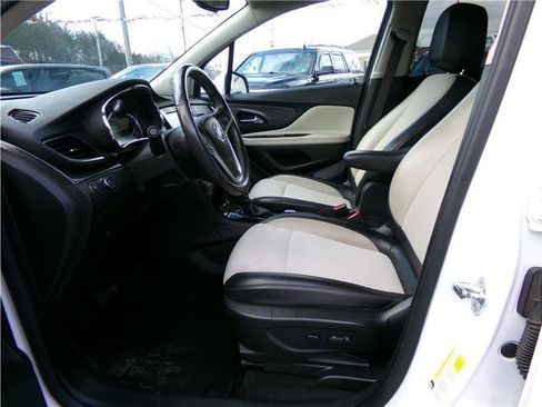 Used 2021 Buick Encore Preferred image 4