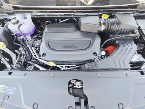 New 2026 Chrysler Pacifica Limited w/ Uconnect Theater Family Group image 20