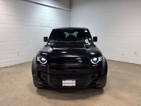 Used 2023 Land Rover Defender 110 V8 image 3