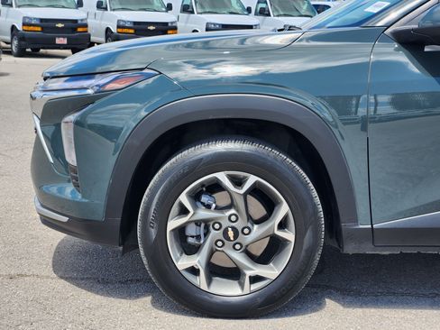 Used 2025 Chevrolet Trax LT FWD image 9