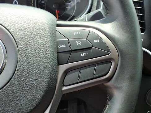 Used 2019 Jeep Cherokee Latitude Plus w/ Comfort/Convenience Group AWD/4WD image 15
