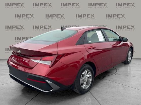 Used 2026 Hyundai Elantra SE FWD image 3