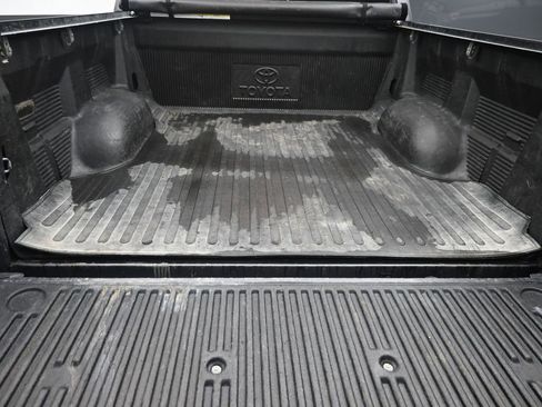 Used 2017 Toyota Tundra SR5 AWD/4WD image 9