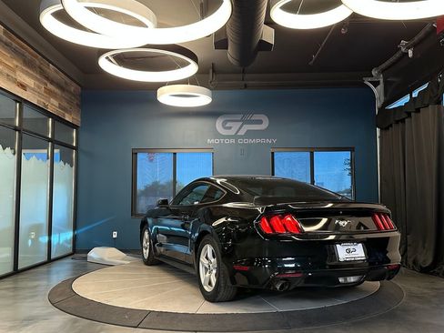 Used 2015 Ford Mustang Coupe RWD image 5