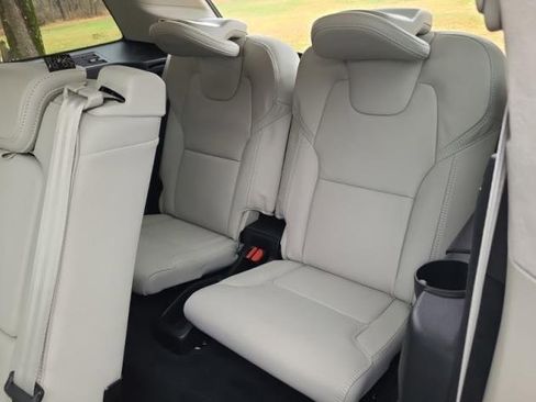 Certified 2024 Volvo XC90 B6 Ultimate w/ Lounge Package image 4