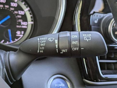 Used 2020 Toyota Highlander XLE image 12