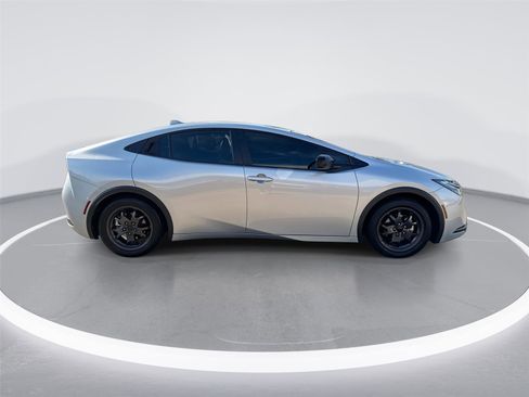 Used 2024 Toyota Prius LE FWD image 9