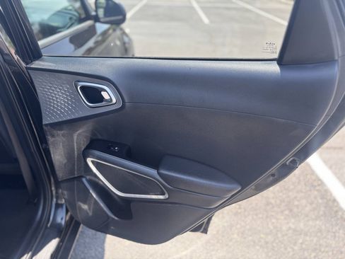 Used 2023 Kia Soul LX w/ LX Technology Package FWD image 11