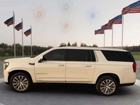 Used 2021 GMC Yukon XL Denali w/ Denali Premium Package AWD/4WD image 11