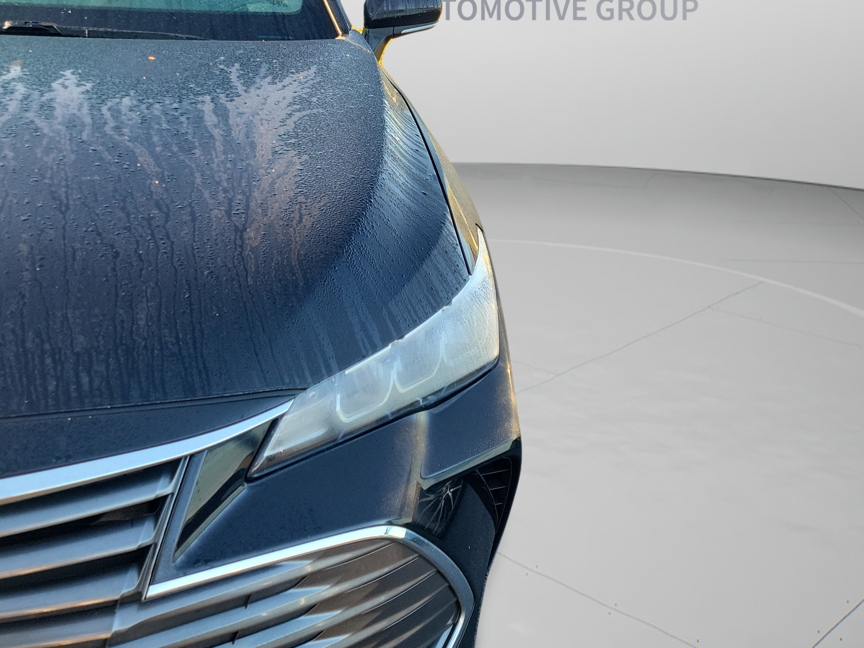 Used 2021 Toyota Avalon XLE w/ Moonroof Package FWD image 3