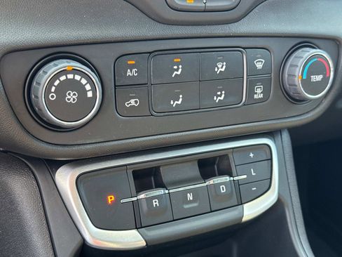 Used 2024 GMC Terrain SLE image 29
