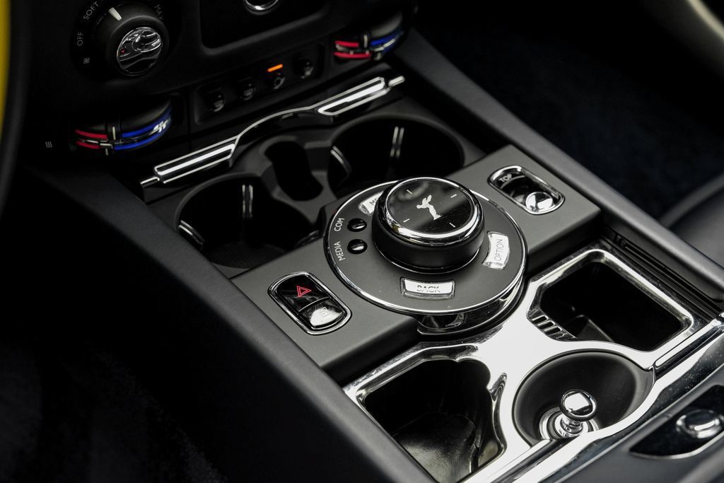 Used 2021 Rolls-Royce Dawn RWD image 24