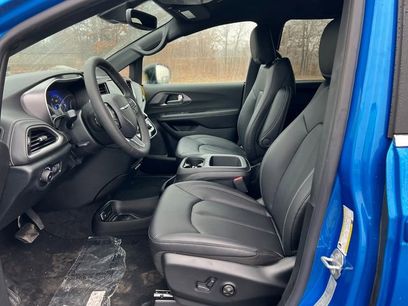 New 2026 Chrysler Pacifica Select