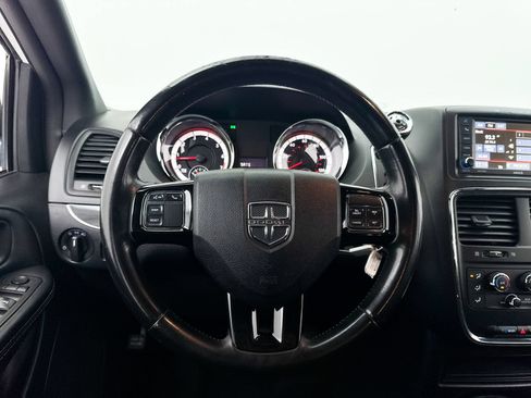 Used 2017 Dodge Grand Caravan SE FWD image 24