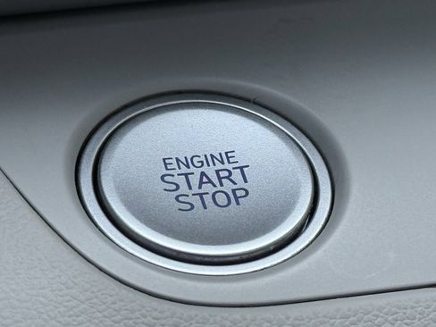 Used 2023 Hyundai Elantra Limited image 22