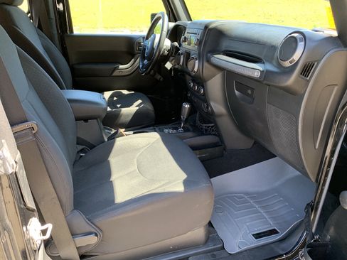 Used 2016 Jeep Wrangler Sport w/ Quick Order Package 24S AWD/4WD image 30