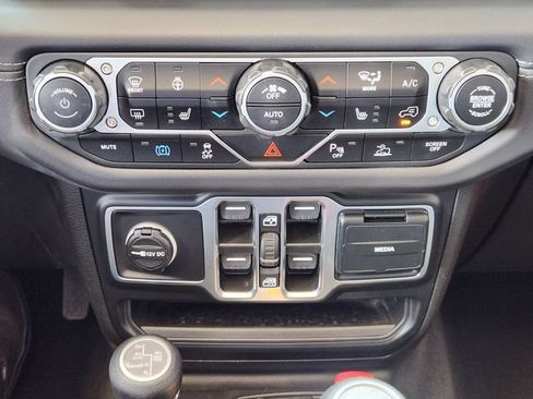 Used 2025 Jeep Wrangler Unlimited Sahara w/ Safety Group AWD/4WD image 20