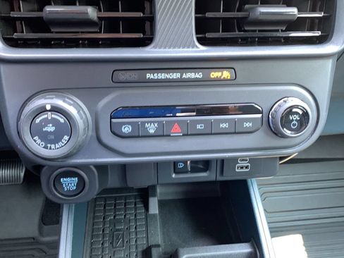 Used 2025 Ford Maverick Lariat w/ Black Appearance Package AWD/4WD image 28